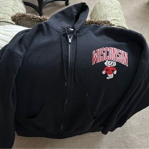 Hoodie Lee sweatshirt U. of WIS. Black 2X w/Bucky the Badger logo Good condition